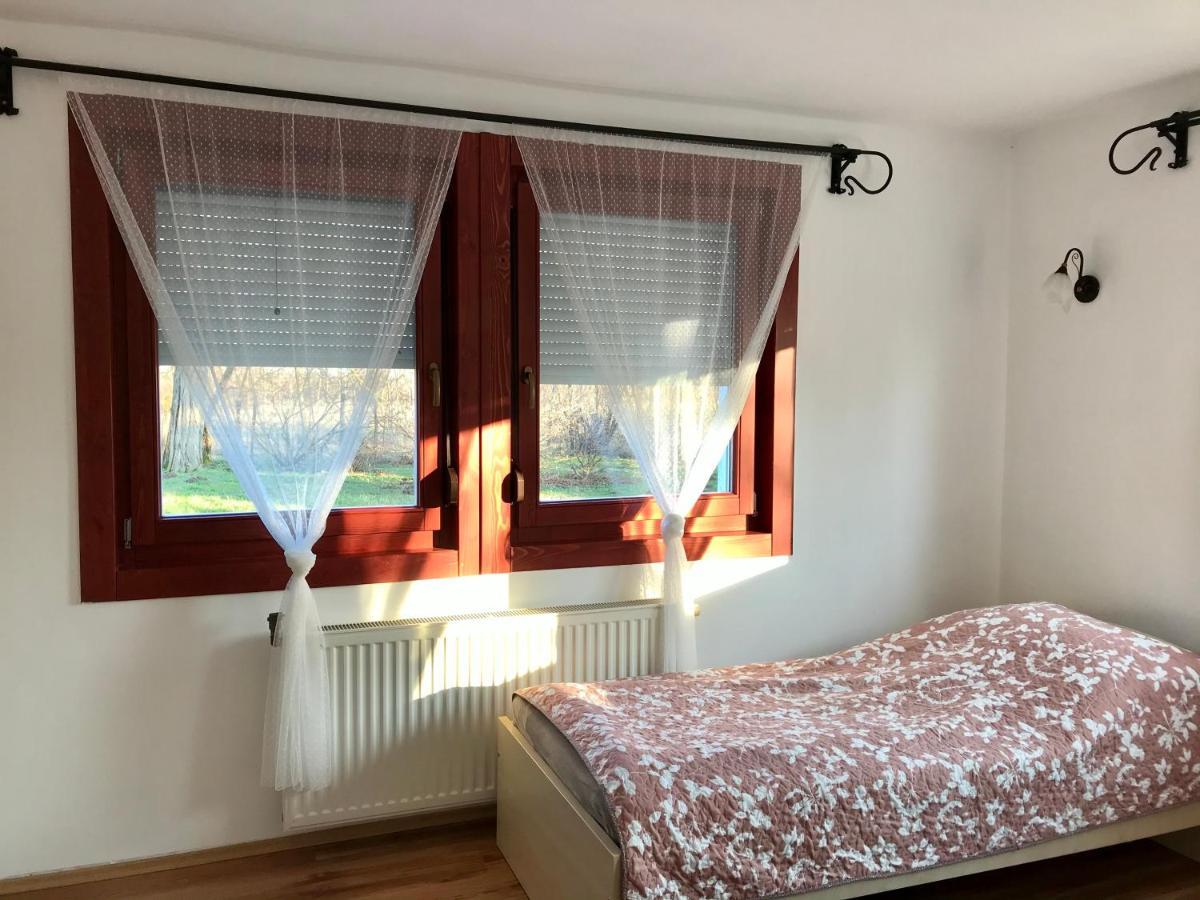 Viharsarki Apartman Jula Exterior foto