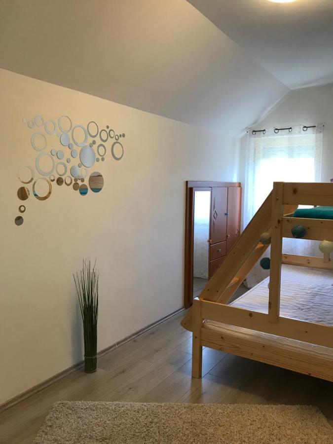 Viharsarki Apartman Jula Exterior foto