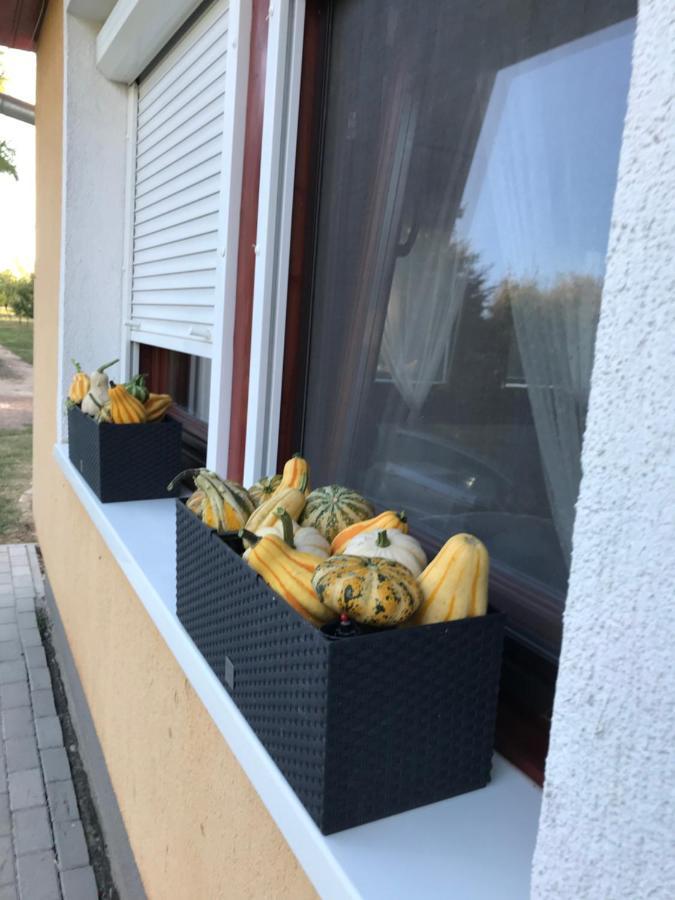 Viharsarki Apartman Jula Exterior foto