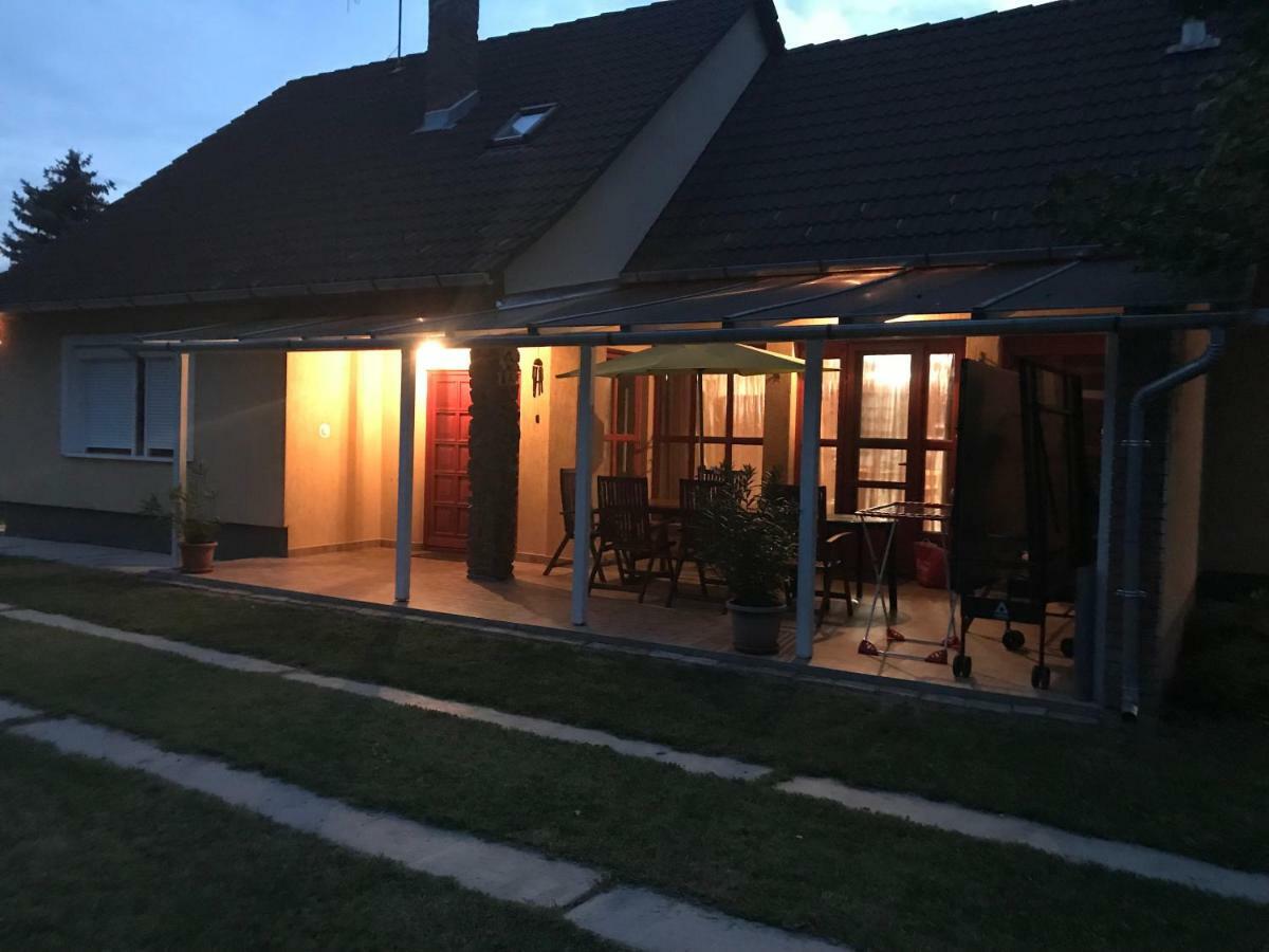 Viharsarki Apartman Jula Exterior foto